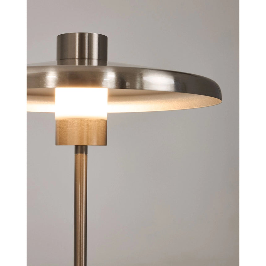 Tischlampe Nuvira aus hellgrauem gebürstetem Metall von Kave Home – Bild 5