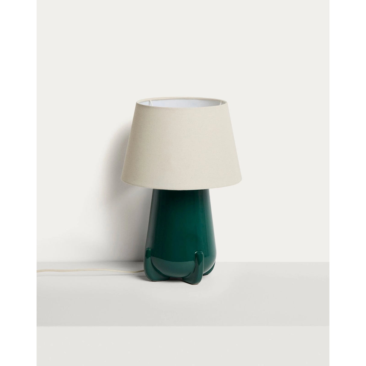 Tischlampe Odra aus Keramik mit glänzendem Finish von Kave Home – Bild 1