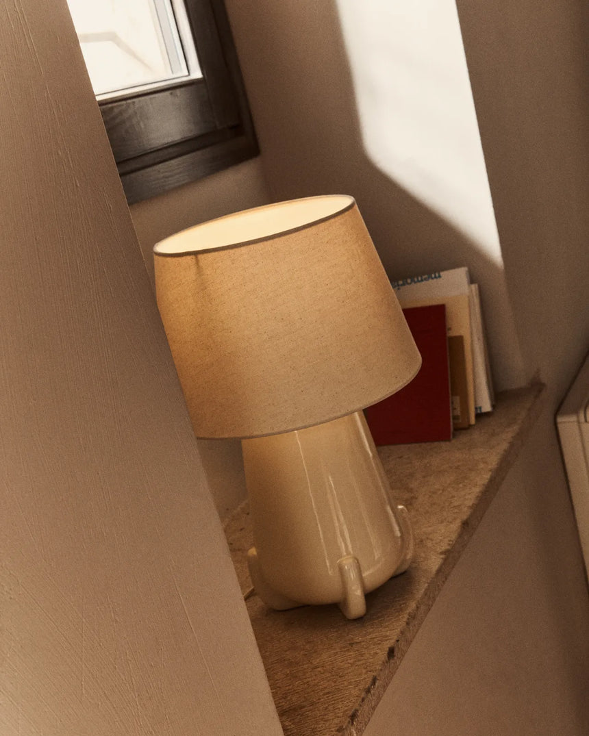 Tischlampe Odra aus ecrufarbener Keramik mit glänzendem Finish von Kave Home – Bild 3