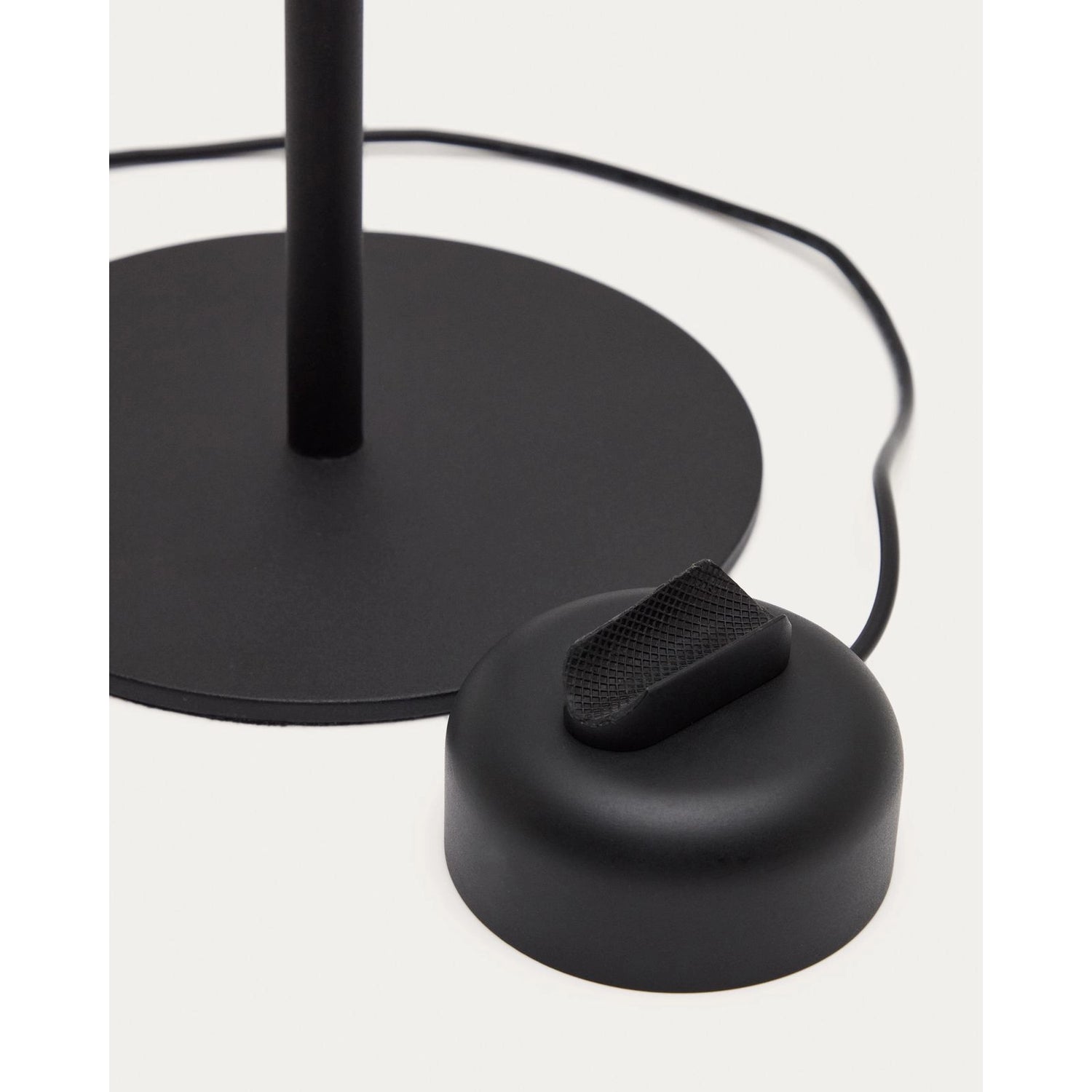 Tischlampe Orey aus schwarzem Metall mit Multipositions-Lichtpunkt von Kave Home – Bild 7