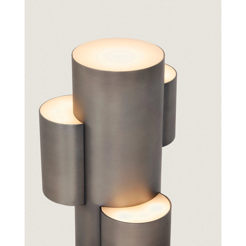 Tragbare LED-Tischlampe Adrina aus Metall mit gebürstetem Finish von Kave Home – Bild 8