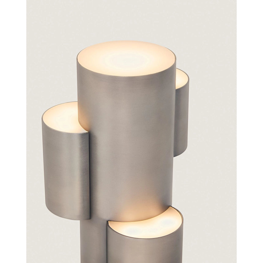 Tragbare LED-Tischlampe Adrina aus hellgrauem Metall mit gebürstetem Finish von Kave Home – Bild 7