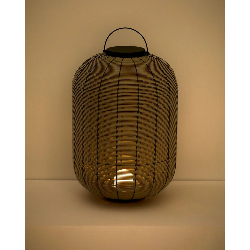 Tragbare LED-Tischlampe Saranella aus hellgrauem synthetischem Rattan von Kave Home – Bild 8