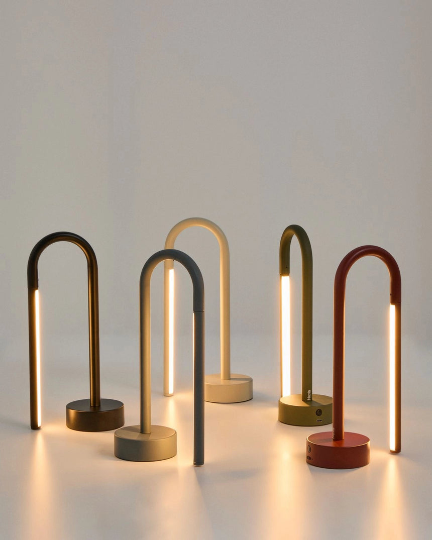 Tragbare Tischlampe Bow aus Aluminium von Kave Home – Bild 3