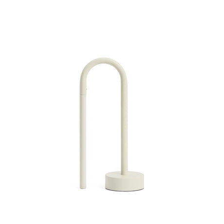 Tragbare Tischlampe Bow aus grauem Aluminium von Kave Home – Bild 1