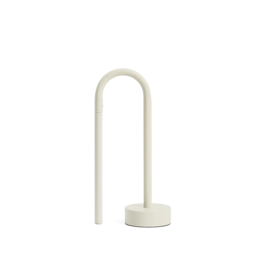 Tragbare Tischlampe Bow aus grauem Aluminium von Kave Home – Bild 1