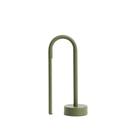 Tragbare Tischlampe Bow aus grünem Aluminium von Kave Home – Bild 1