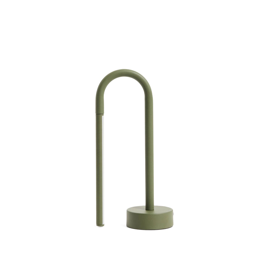 Tragbare Tischlampe Bow aus grünem Aluminium von Kave Home – Bild 1