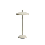 Tragbare Tischlampe Porte aus hellgrauem Aluminium von Kave Home – Bild 1