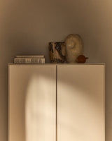Vedrana Highboard 4 Türen MDF weiß lackiert 97,5 x 160 cm von Kave Home – Bild 3
