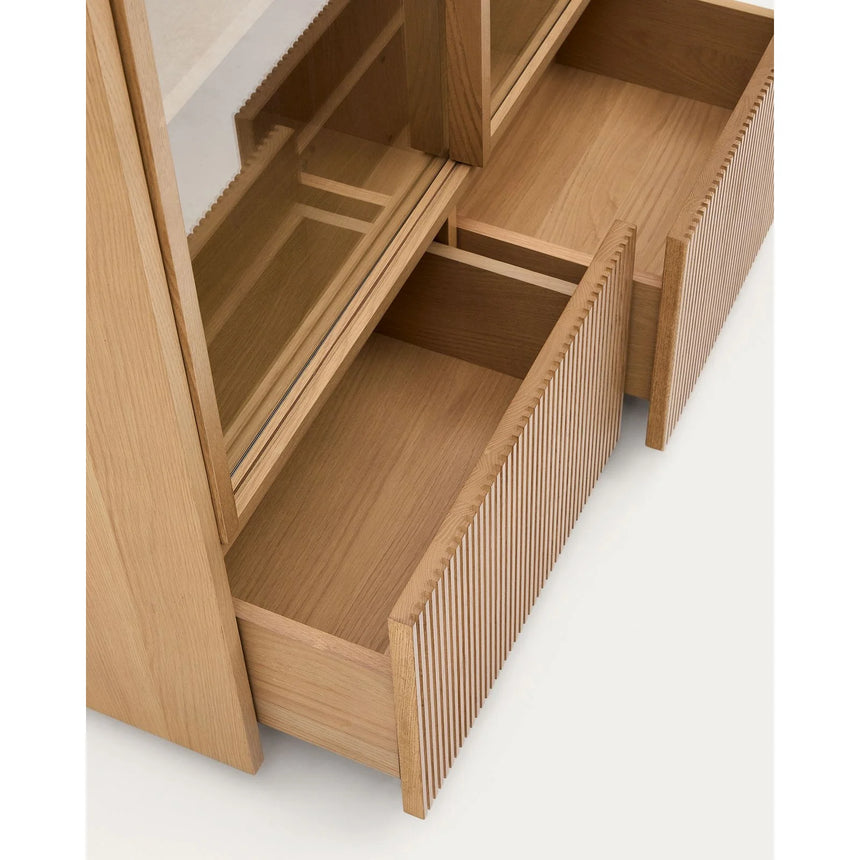 Vitrine Helvine 4 Türen 2 Schubladen Eichenfurnier gehärtetes Glas 100 x 174 cm FSC 100% von Kave Home – Bild 7