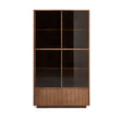 Vitrine Helvine 4 Türen 2 Schubladen Eichenfurnier mit Nussbaum-Finish und gehärtetes Glas 100 x 174 cm FSC 100% von Kave Home – Bild 1