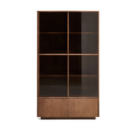 Vitrine Helvine 4 Türen 2 Schubladen Eichenfurnier mit Nussbaum-Finish und gehärtetes Glas 100 x 174 cm FSC 100% von Kave Home – Bild 1