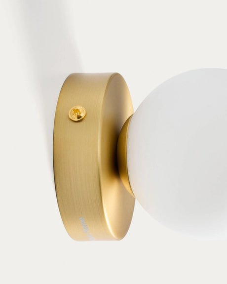 Wandleuchte Brisia aus Metall mit gebürstetem Messing-Finish und einer mattierten Glaskugel Ø 8 cm von Kave Home – Bild 6
