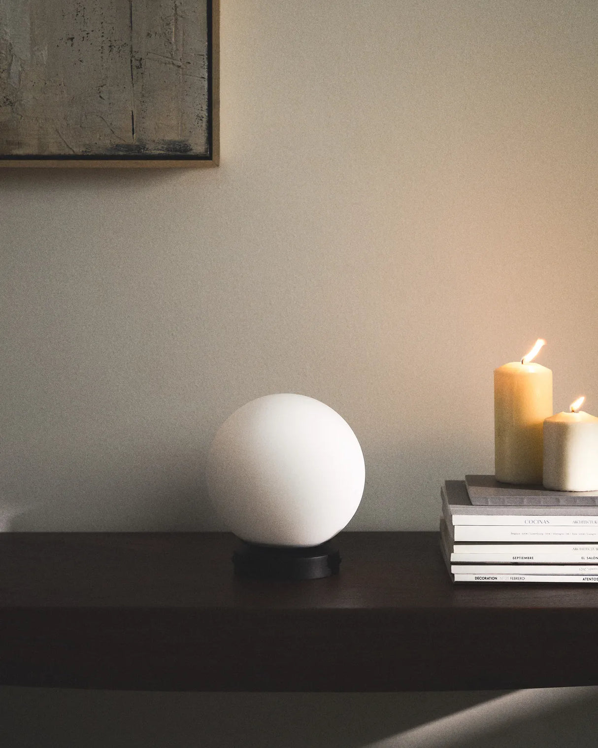 Wandleuchte Brisia aus Metall mit schwarzem Finish und einer Glaskugel Ø15 cm von Kave Home – Produktbild 2