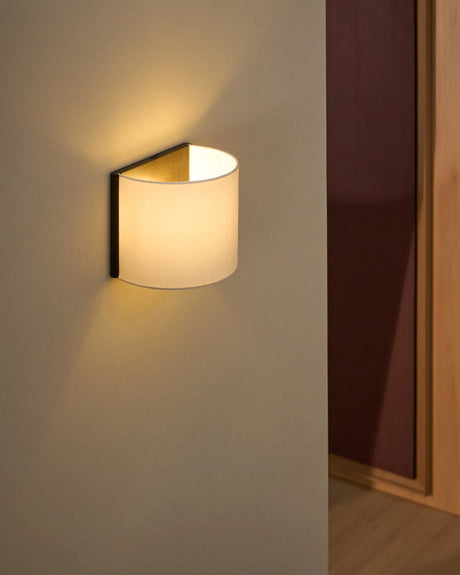 Wandleuchte Umbran aus dunkelbraunem Kautschukholz und Leinen in Beige von Kave Home – Bild 2