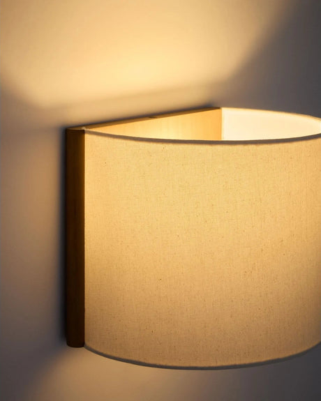 Wandleuchte Umbran aus hellbraunem oder dunkelbraunem Kautschukholz und Leinen in Beige von Kave Home – Bild 4