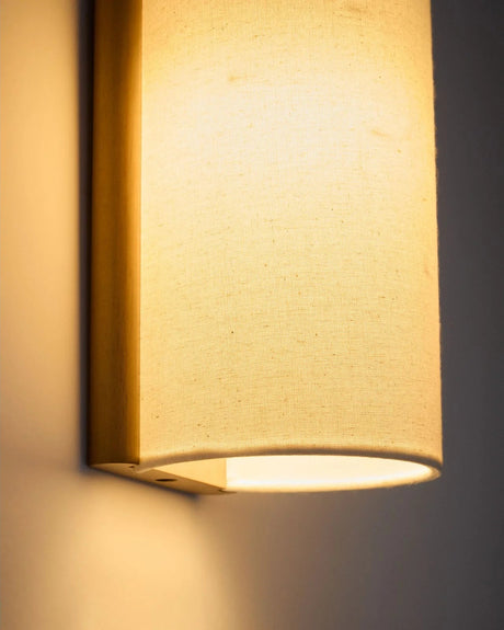 Wandleuchte Umbran aus hellbraunem oder dunkelbraunem Kautschukholz und Leinen in Beige von Kave Home – Bild 4