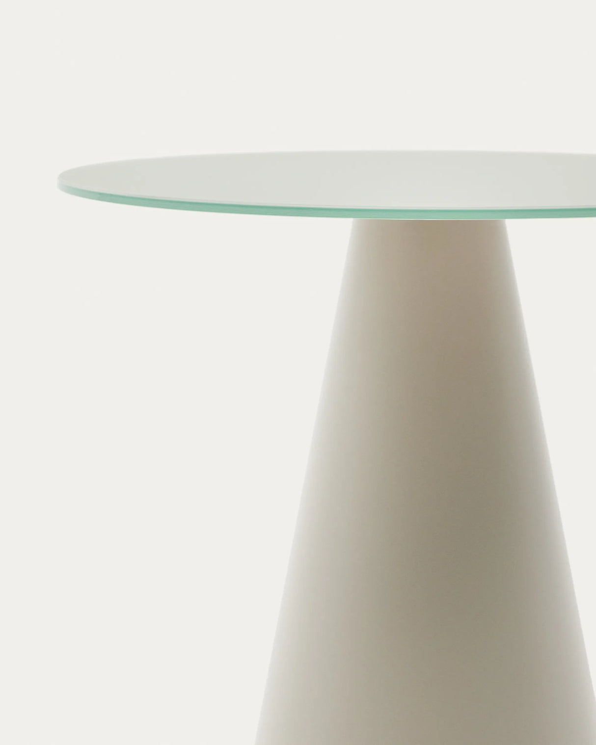 Wilshire Beistelltisch aus gehärtetem Glas und Metall matt grau lackiert Ø 50 cm von Kave Home – Produktbild 2