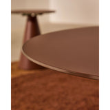 Wilshire Couchtisch aus gehärtetem Milchglas und Stahl matt terracottafarben lackiert Ø80 cm von Kave Home – Produktbild 3
