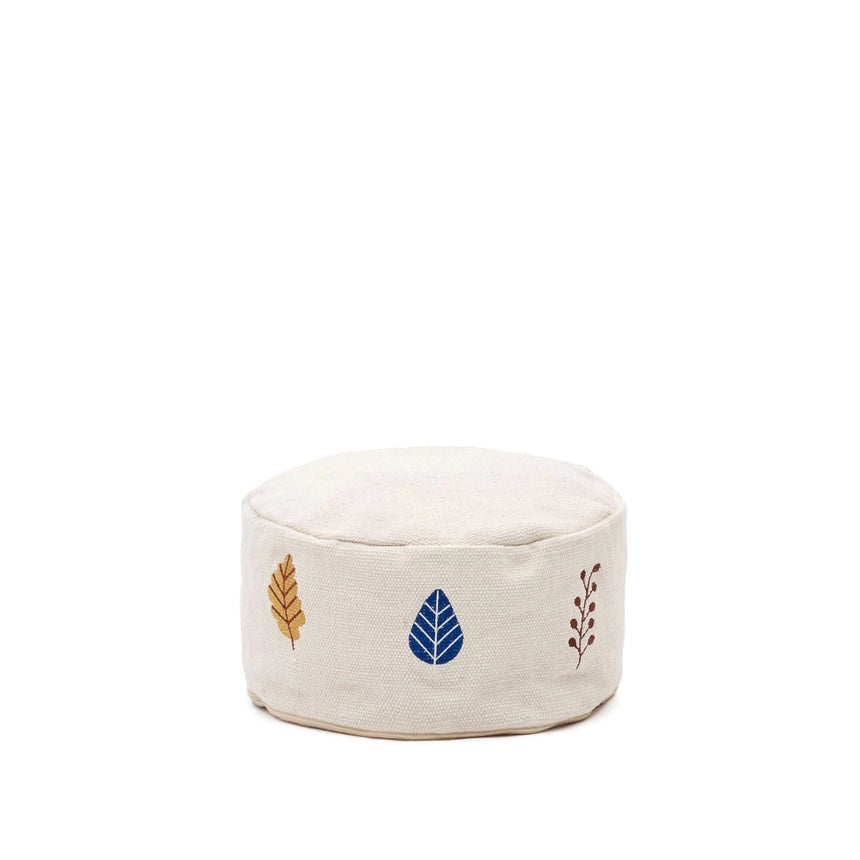 Yanil Pouf aus 100% Baumwolle weiß mit bunten Blättern bestickt Ø 40 cm von Kave Home – Bild 1