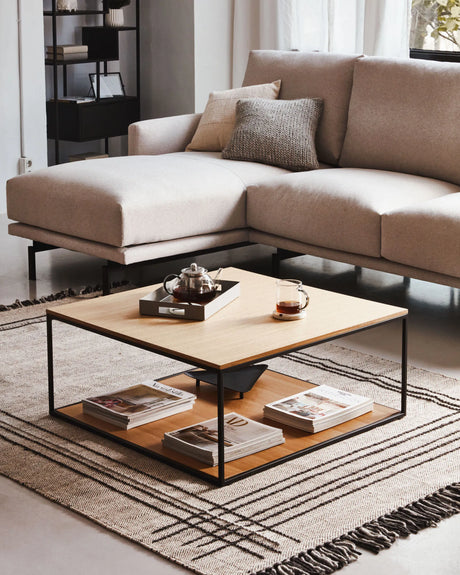 Yoana Couchtisch aus Eichenfurnier und weißem Metall 80 x 80 cm von Kave Home – Produktbild 4