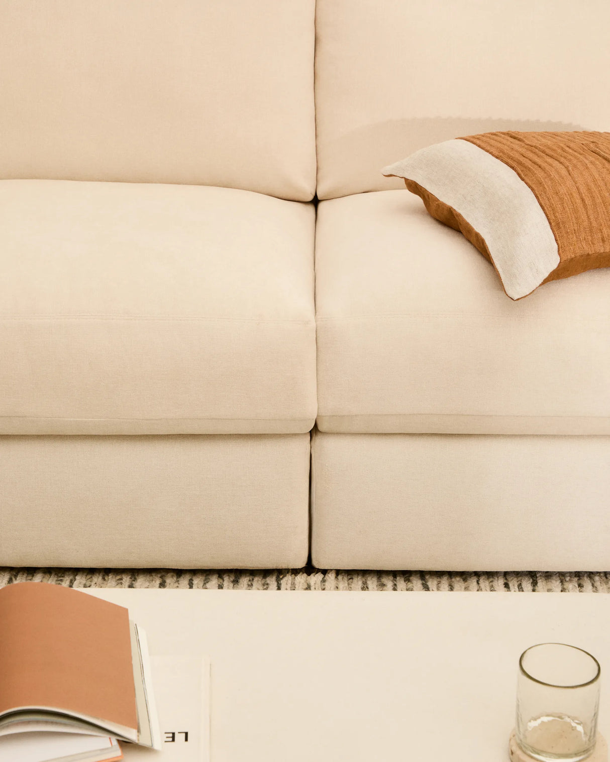 Modulares Sofa Alea für 4 Personen mit abnehmbarem Bezug aus Chenille mit Chaiselongue in Ecru, 310 cm – Bild 4