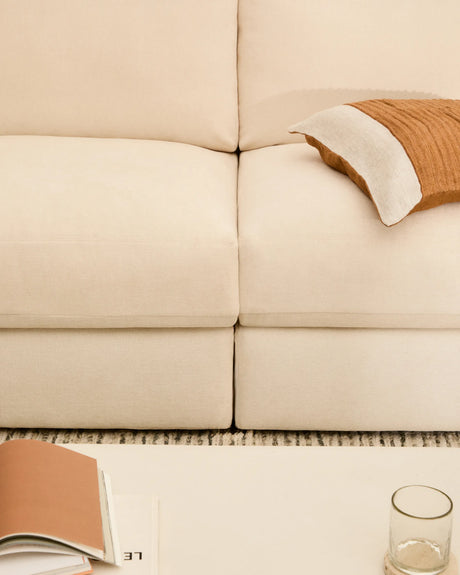 Modulares Sofa Alea für 4 Personen mit abnehmbarem Bezug aus Chenille mit Chaiselongue in Ecru, 310 cm – Bild 4