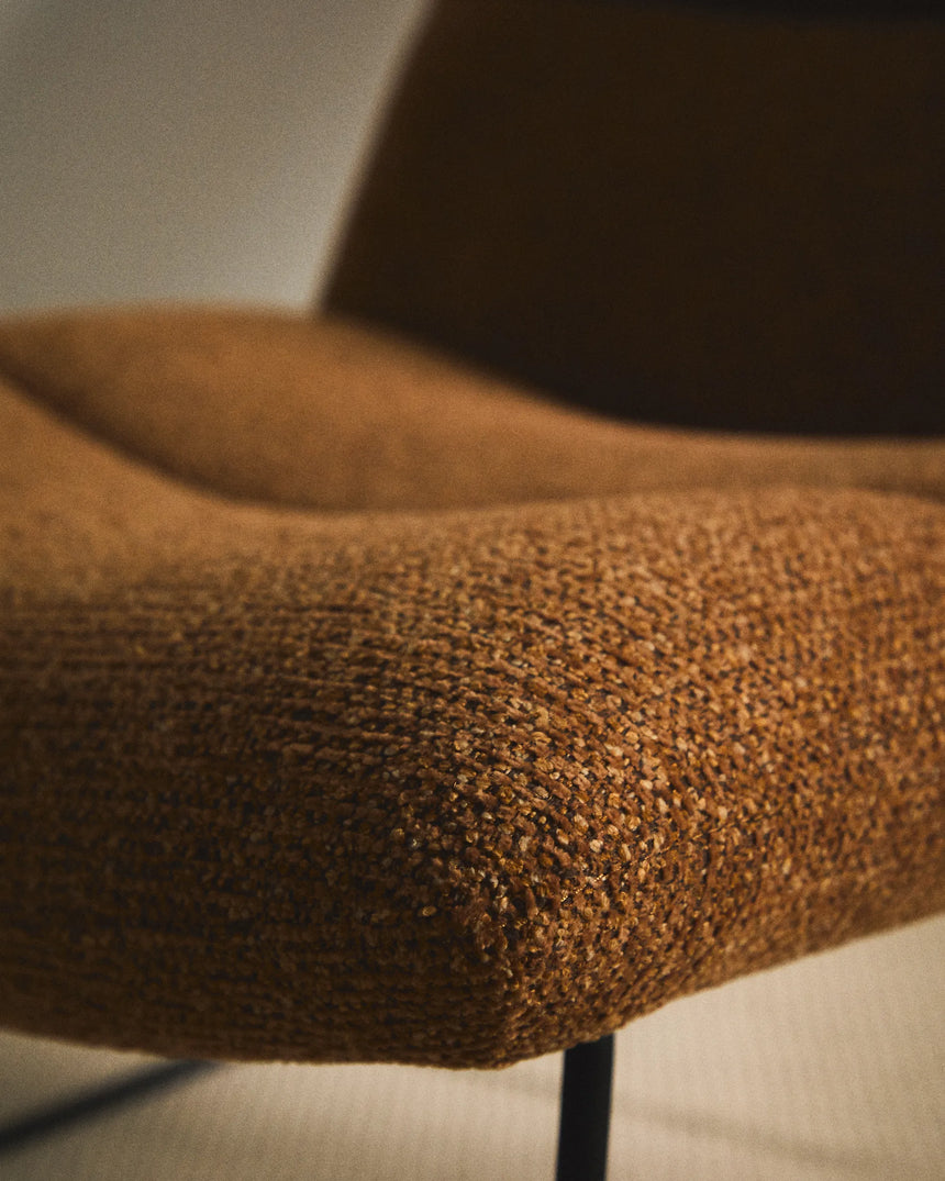 Sessel Asen in terrakottafarbener Chenille mit schwarzen Stahlbeinen FSC 100% – Bild 2