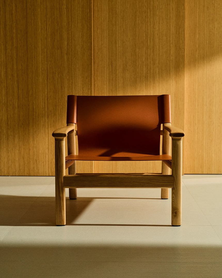 Sessel Jan aus recycelten Lederfasern in Hellbraun und massivem Eschenholz FSC 100 % mit Finish in natürlichem Farbton – Bild 2