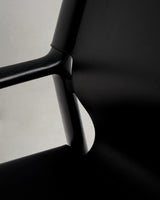 Sessel Jan aus recycelten Lederfasern in Schwarz und massivem Eschenholz FSC 100 % mit schwarzem Finish – Bild 10