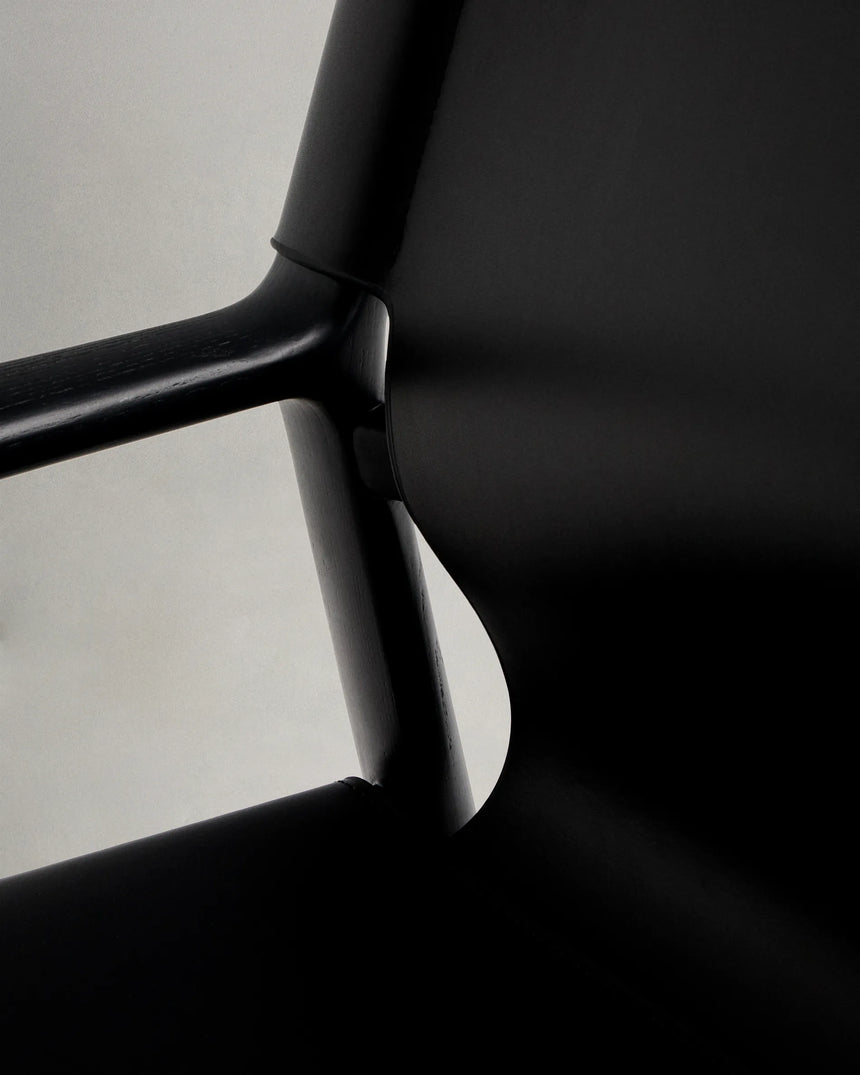 Sessel Jan aus recycelten Lederfasern in Schwarz und massivem Eschenholz FSC 100 % mit schwarzem Finish – Bild 10