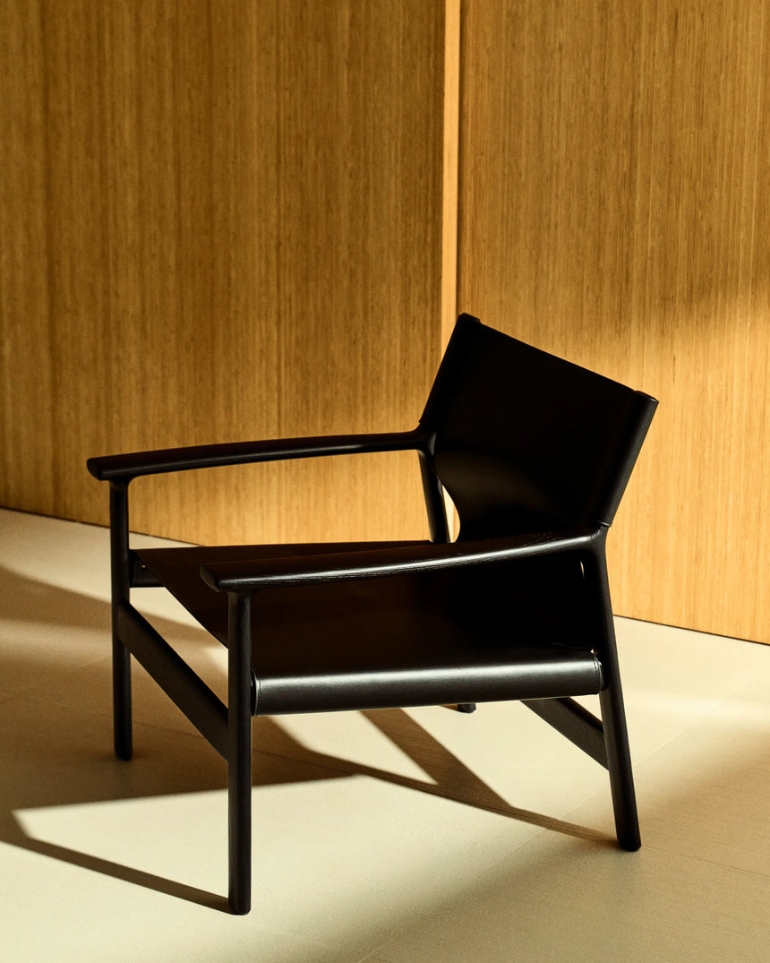 Sessel Jan aus recycelten Lederfasern in Schwarz und massivem Eschenholz FSC 100 % mit schwarzem Finish – Bild 2