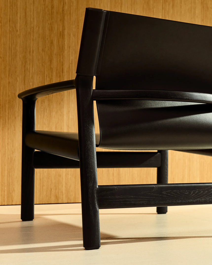 Sessel Jan aus recycelten Lederfasern in Schwarz und massivem Eschenholz FSC 100 % mit schwarzem Finish – Bild 4