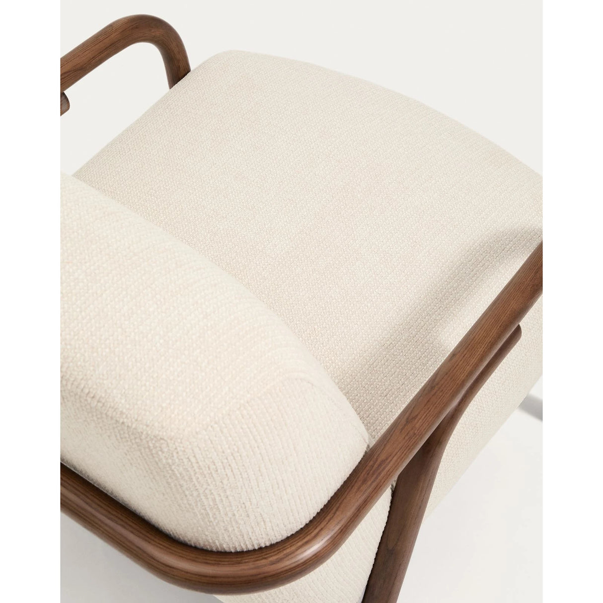 Sessel Sylo aus beiger Chenille und massivem Eschenholz mit nussbaumfarbenem Finish, FSC 100 % – Bild 17