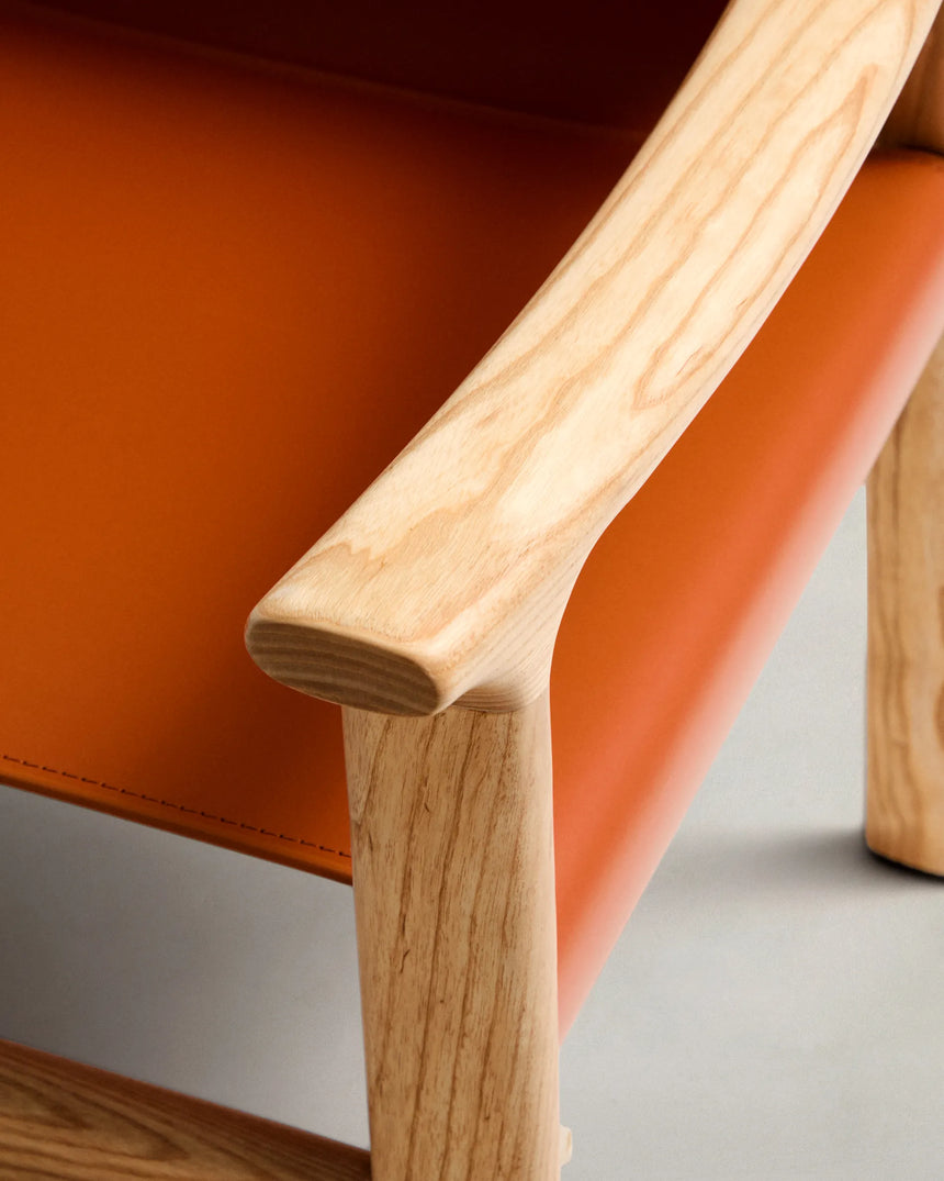 Stuhl Jan aus recycelten Lederfasern in Hellbraun und massivem Eschenholz FSC 100 % mit Finish in natürlichem Farbton – Bild 11