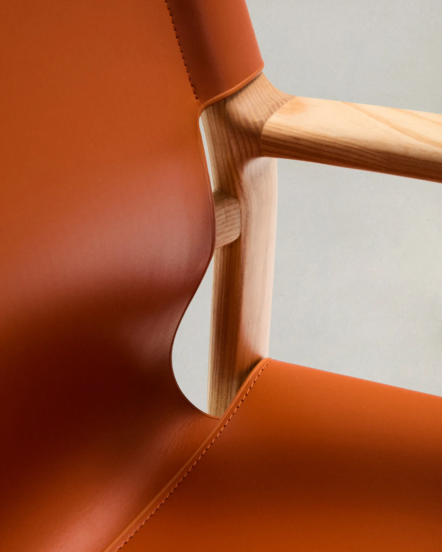 Stuhl Jan aus recycelten Lederfasern in Hellbraun und massivem Eschenholz FSC 100 % mit Finish in natürlichem Farbton – Bild 12