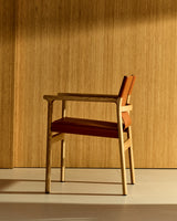 Stuhl Jan aus recycelten Lederfasern in Hellbraun und massivem Eschenholz FSC 100 % mit Finish in natürlichem Farbton – Bild 4