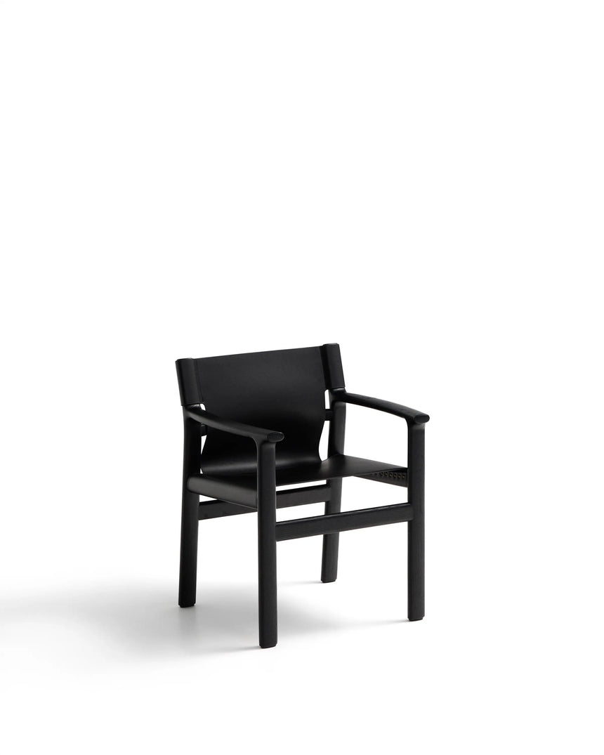 Stuhl Jan aus recycelten Lederfasern in Schwarz und massivem Eschenholz FSC 100 % mit schwarzem Finish – Bild 1