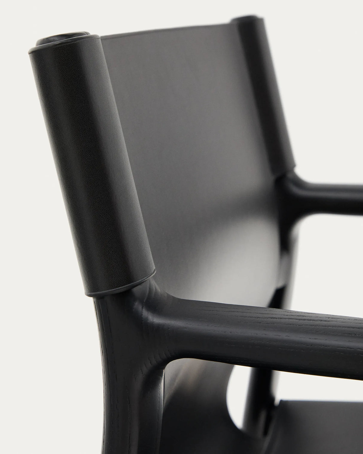 Stuhl Jan aus recycelten Lederfasern in Schwarz und massivem Eschenholz FSC 100 % mit schwarzem Finish – Bild 14