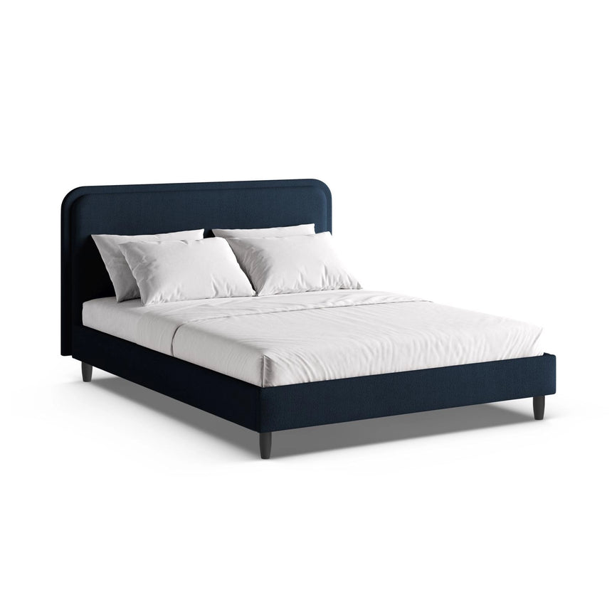 Aveline Bett mit Kopfteil aus Boucle in Dunkelblau (Baloo 2088), 200x200 cm von Micadoni – Bild 1