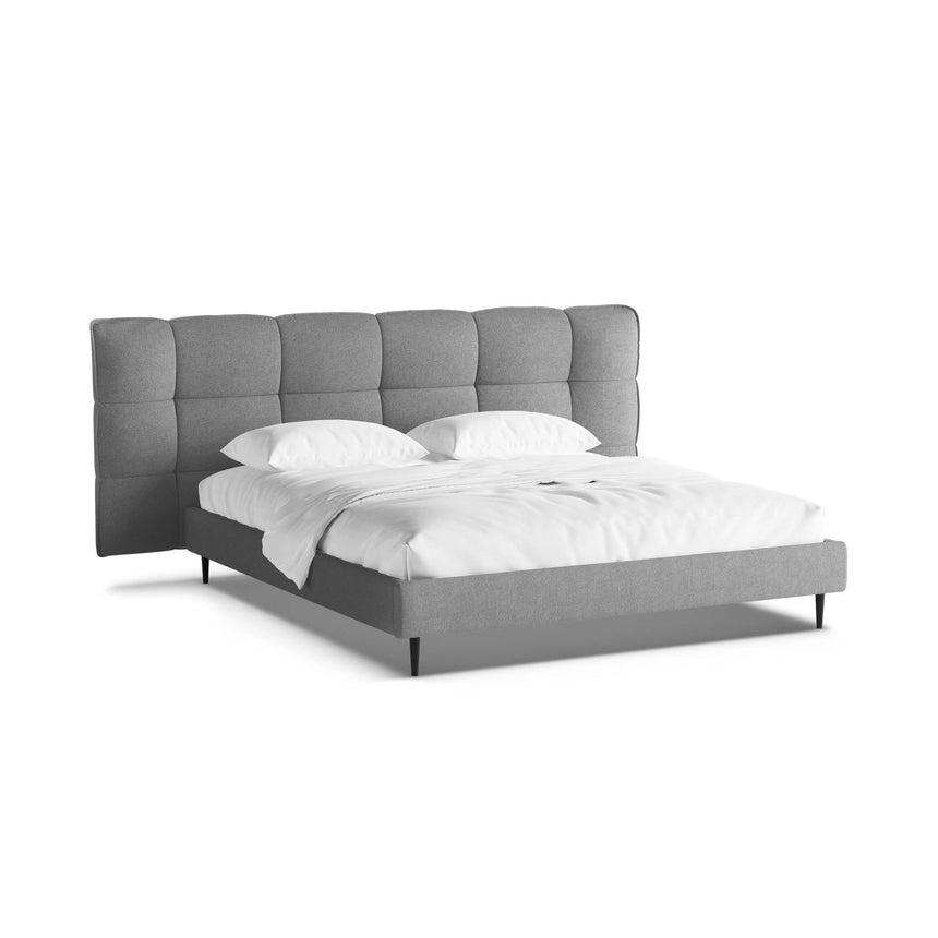 Eric Bett mit Kopfteil aus Boucle in Dunkelgrau (Sicuro 75), 140x200 cm von Micadoni – Bild 1