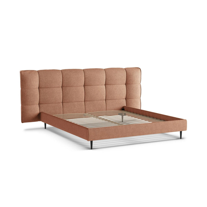 Eric Bett mit Kopfteil aus Boucle in Pfirsich (Sicuro 35), 200x200 cm von Micadoni – Bild 6