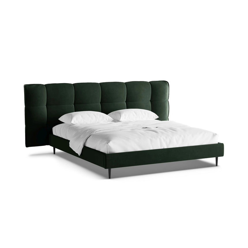 Eric Bett mit Kopfteil aus Samt in Flaschengrün (Casino Deep Green), 200x200 cm von Micadoni – Bild 1
