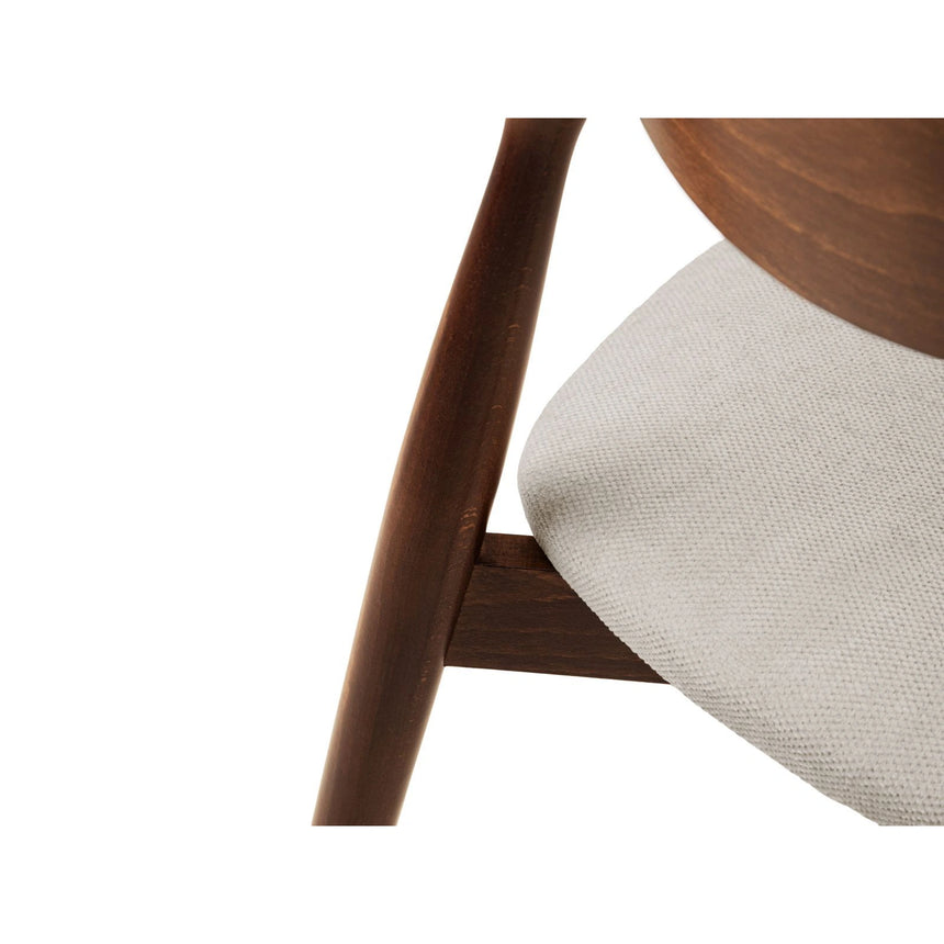 Essstuhl Leon, Gestell in dunkelbraun, aus Chenille (Reb25) in Beige von Micadoni – Bild 5