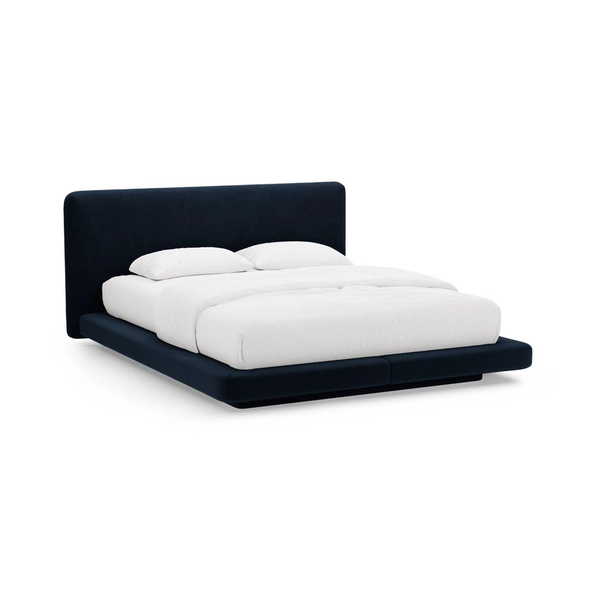 Linea Bett mit Kopfteil aus Samt in Königsblau (Magic Velvet 2204), 200x200 cm von Micadoni – Bild 1