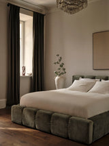 Lupine Bett mit Kopfteil und Stauraum aus Chenille in Silber (Loris 08), 140x200 cm von Micadoni – Bild 4