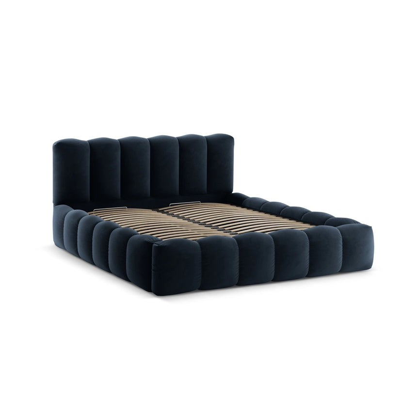 Lupine Bett mit Kopfteil und Stauraum aus Samt in Dunkelblau (Paris Deep Blue), 140x200 cm von Micadoni – Bild 4