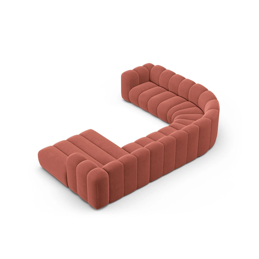 Lupine Modulares 6-Sitzer Panoramasofa, Linke Seite, aus Samt in Koralle (Salvador 12), 370x280 cm von Micadoni – Bild 4