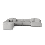 Martina modulares Panoramasofa, Linke Seite, Sitztiefe 76 cm, aus Boucle in Silber (Monet Silver), 406x316 cm von Micadoni – Bild 1